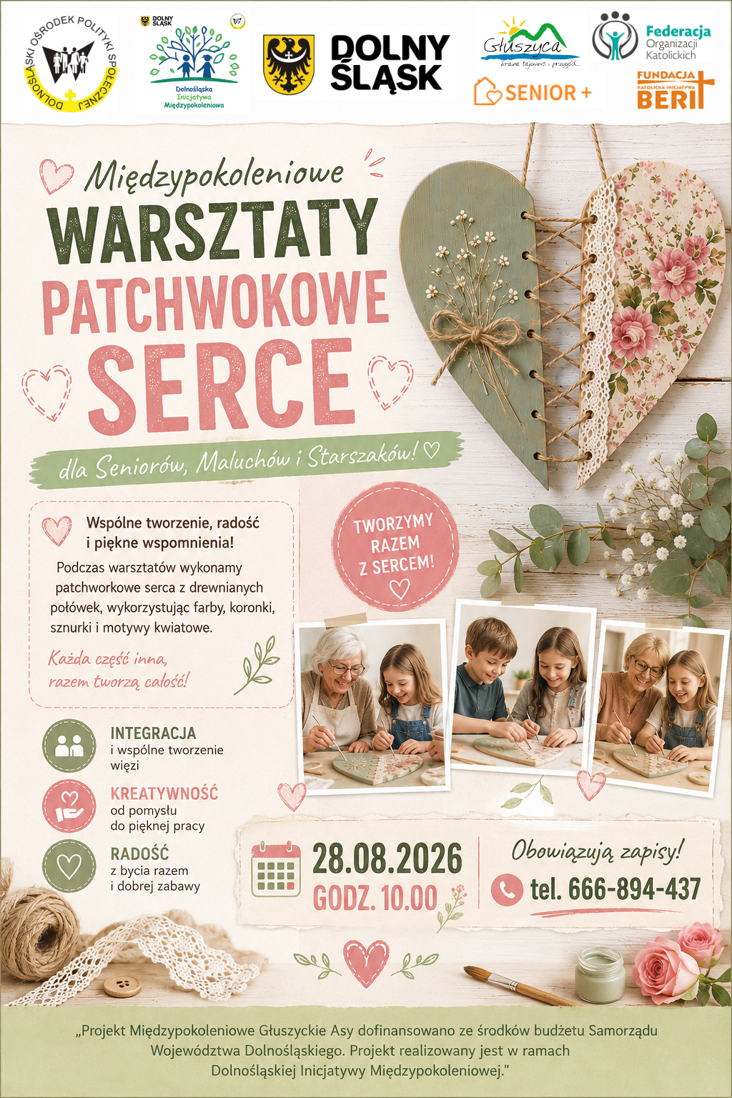 Międzypokoleniowe Warsztaty Patchworkowe „SERCE”, organizowane w ramach projektu „Międzypokoleniowe głuszyckie asy”. Na plakacie przedstawiono dekoracyjne serce wykonane z drewnianych elementów, ozdobione motywami kwiatowymi, koronką i sznurkiem, a także zdjęcia seniorów i dzieci podczas wspólnych zajęć kreatywnych. Warsztaty odbędą się 28 sierpnia 2026 r. o godz. 10:00. Obowiązują wcześniejsze zapisy pod numerem telefonu 666 894 437